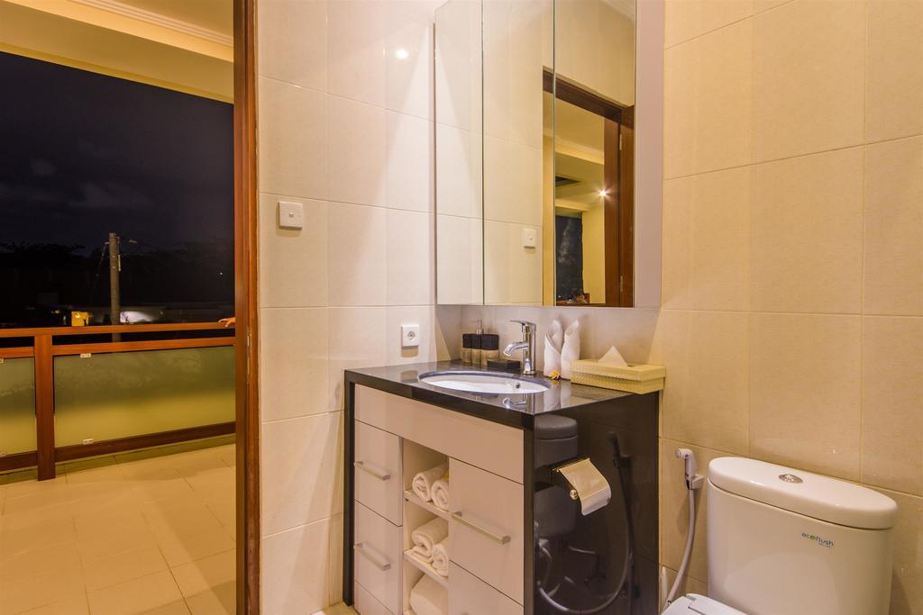 Villa Tepi Sungai Legian Habitación foto