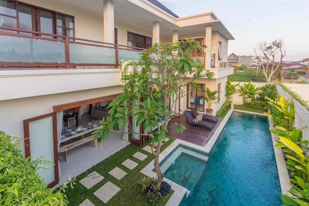 Villa Tepi Sungai Legian Habitación foto