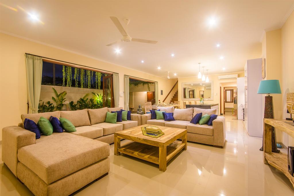Villa Tepi Sungai Legian Habitación foto