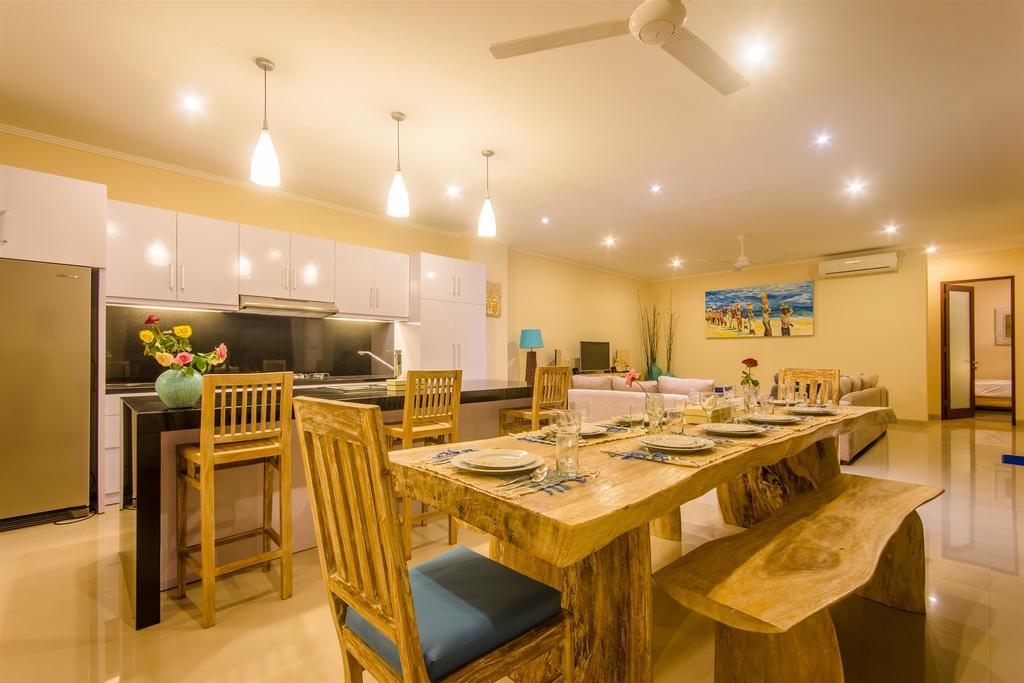 Villa Tepi Sungai Legian Habitación foto