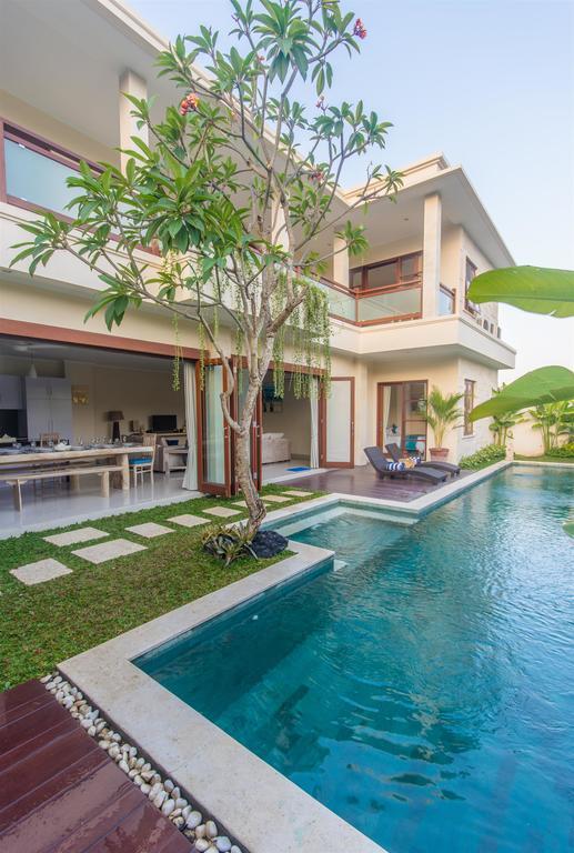 Villa Tepi Sungai Legian Habitación foto